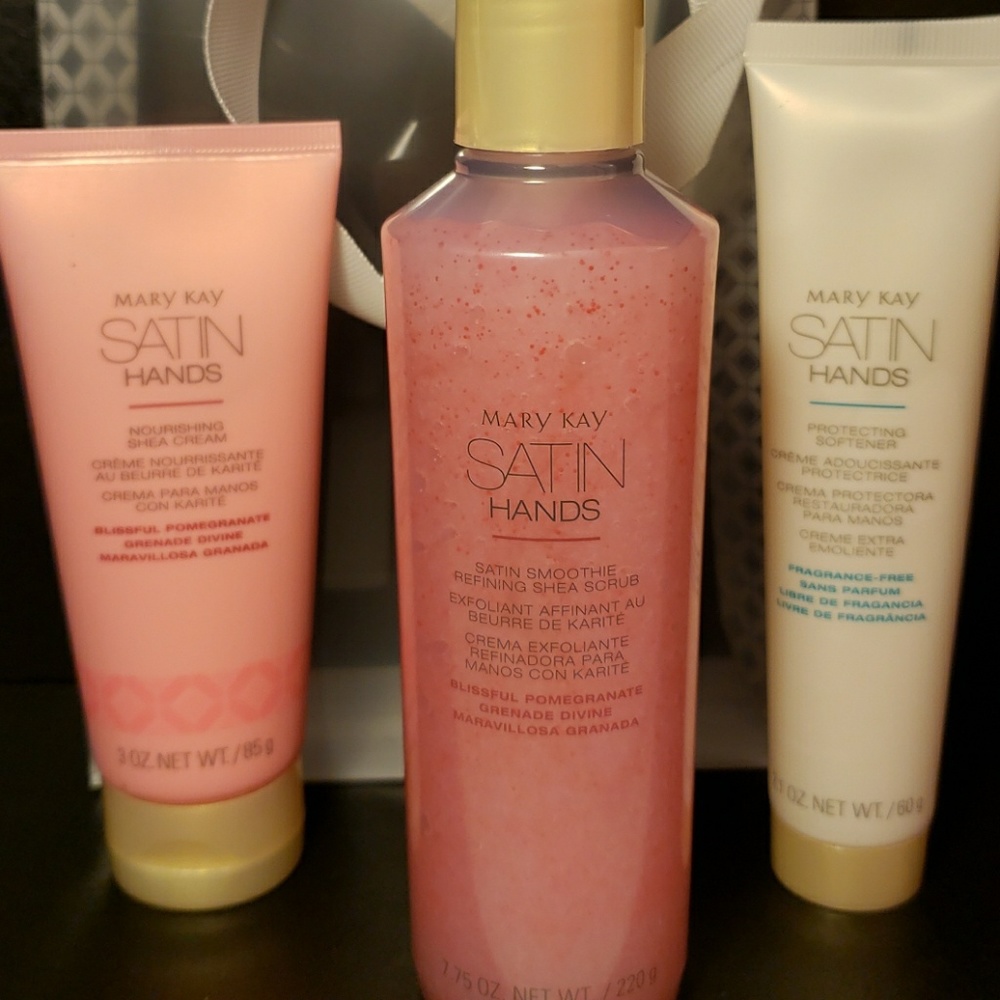 Mary kay satin hands set-blissful pomegranate